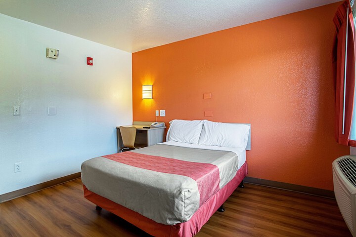 Room 19 of 32