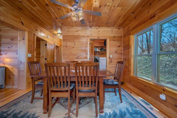 Scenic Mountain Comfort 4Br Family Getaway