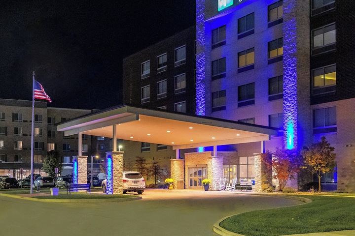 Holiday Inn Express & Suites Toledo West by IHG