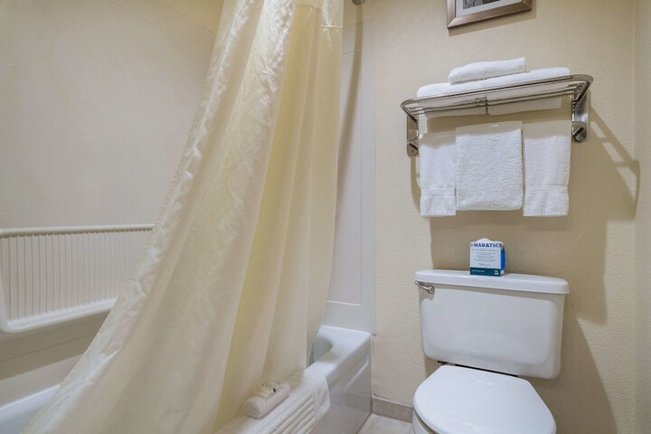 Quality Inn & Suites Silverdale Bangor - Keyport