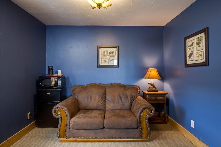 Room 9 of 18