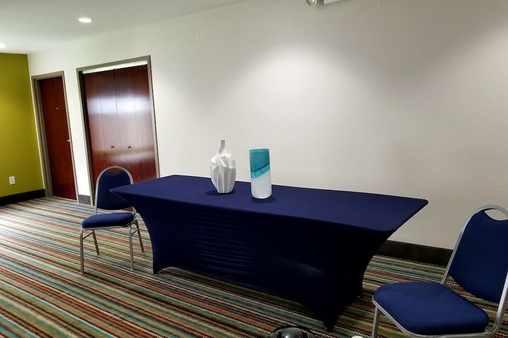 Holiday Inn Express Hotel & Suites Mebane by IHG
