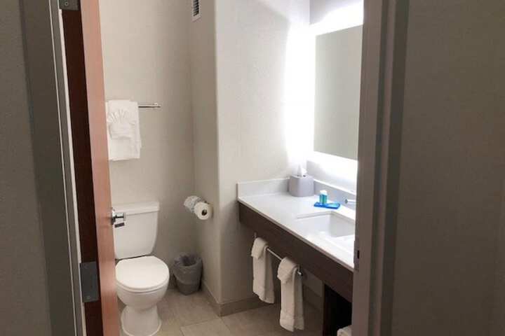 Room 15 of 33