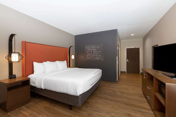 Room 19 of 33