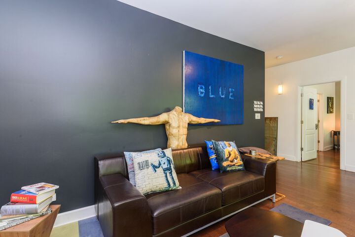 Lounge 103 of 114