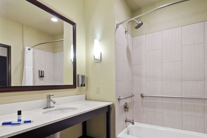 Best Western Lindsay Inn & Suites