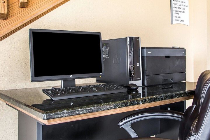 Business Center 22 of 25