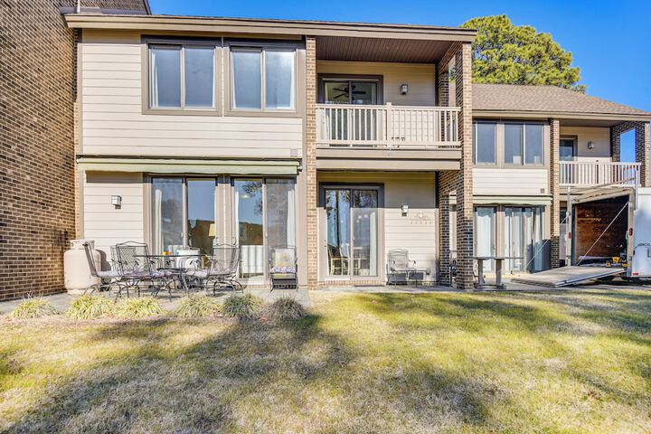 Walk to Beach: Home w / Pool Access in White Stone