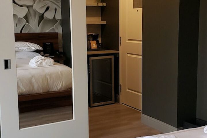 Room 6 of 80