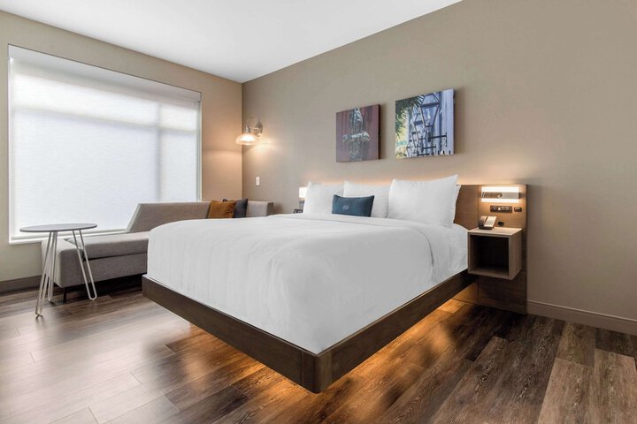 Room 25 of 61