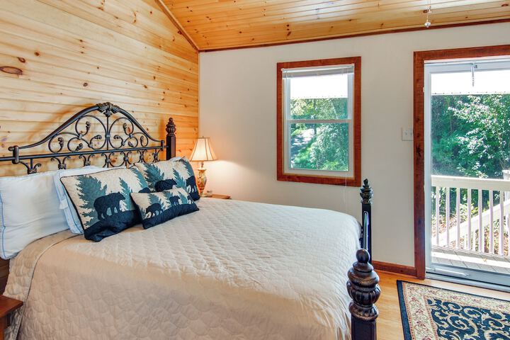 Hot Tub & Boat Dock: Lovely Lake Lure Retreat