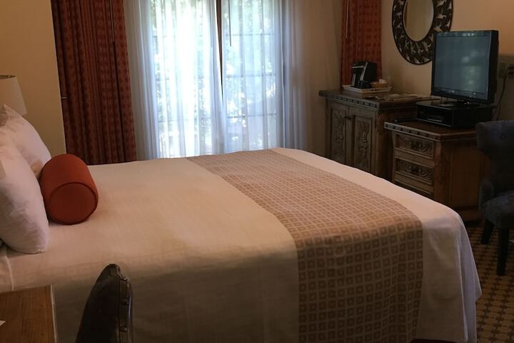 Room 83 of 221