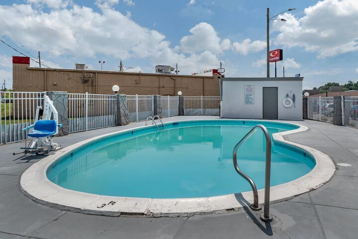 Econo Lodge Oxford near Choccolocco Park