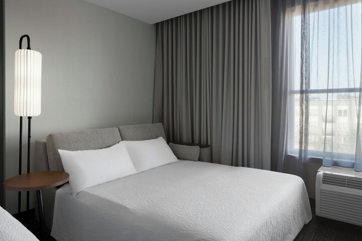 Room 28 of 38