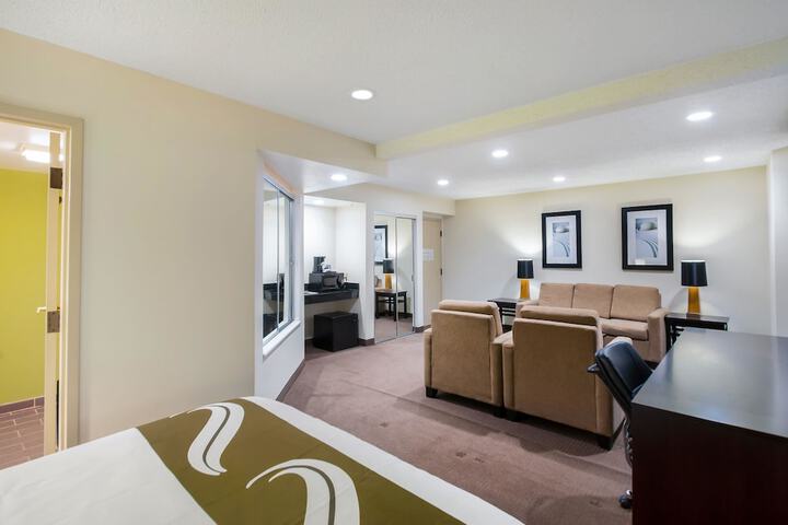 Room 32 of 37