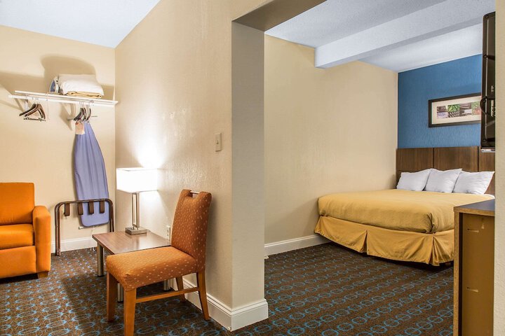 Quality Inn & Suites Middletown - Newport