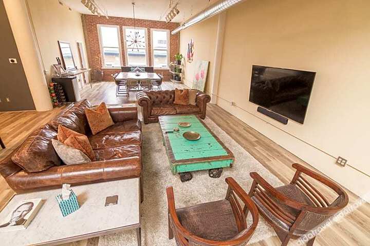 Penthouse Loft in The Heart of Downtown