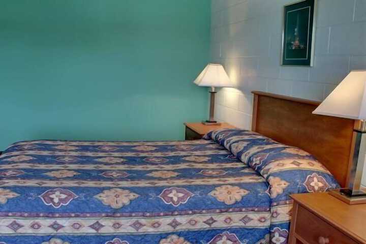 Country Host Motel