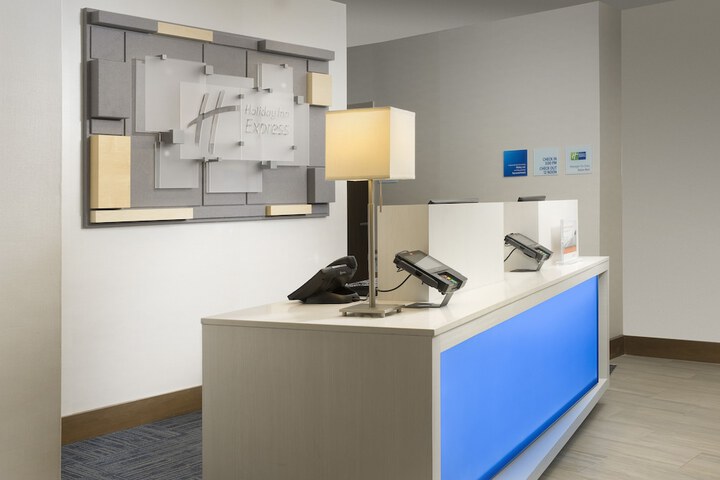 Holiday Inn Express & Suites Bay City by IHG