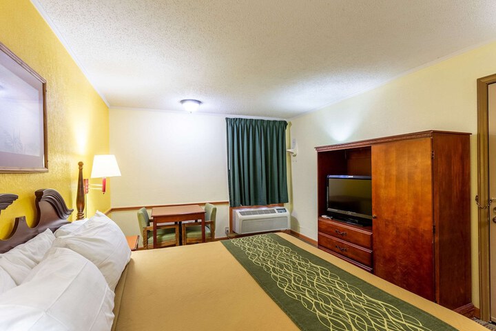 Room 9 of 25