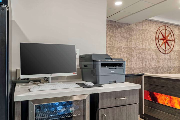 Business Center 25 of 25