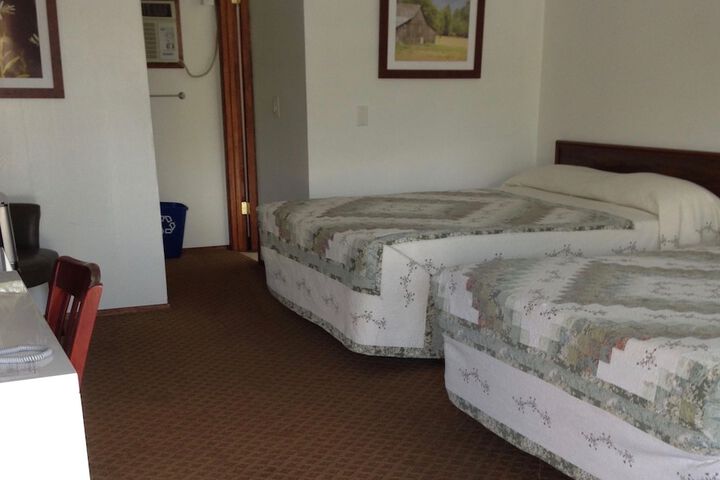 Room 9 of 16