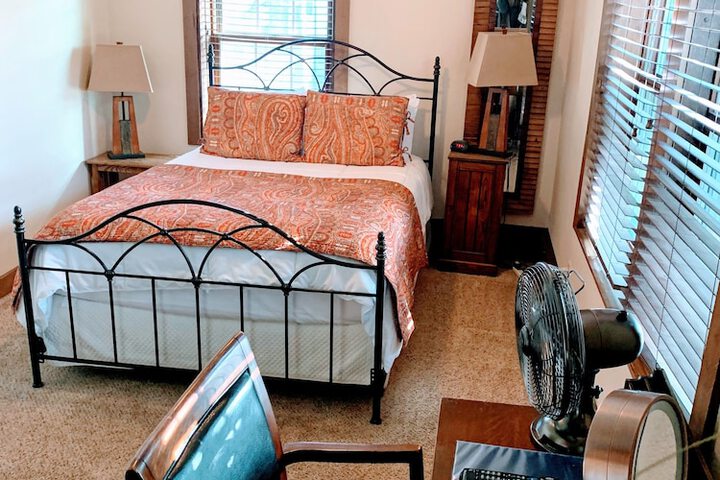 Room 13 of 70