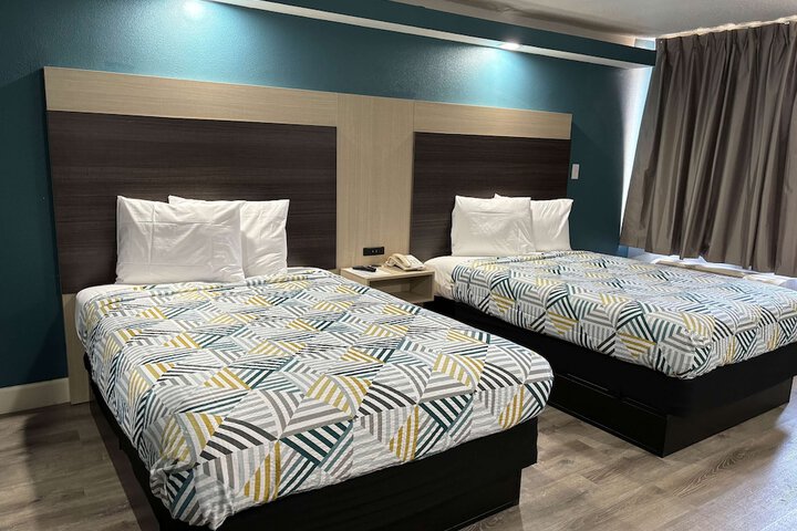 Room 9 of 32