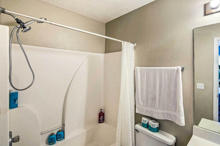 La Vergne Townhome: 22 Mi to Dtwn Nashville!