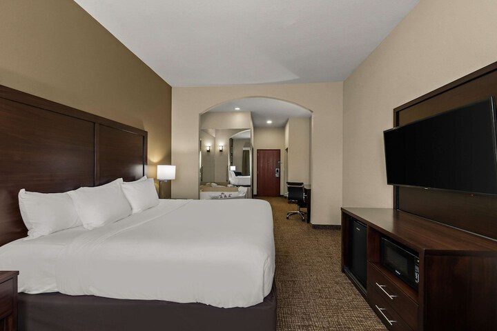 Room 25 of 39