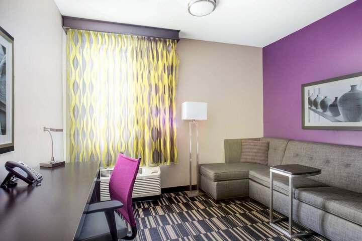 Room 27 of 42