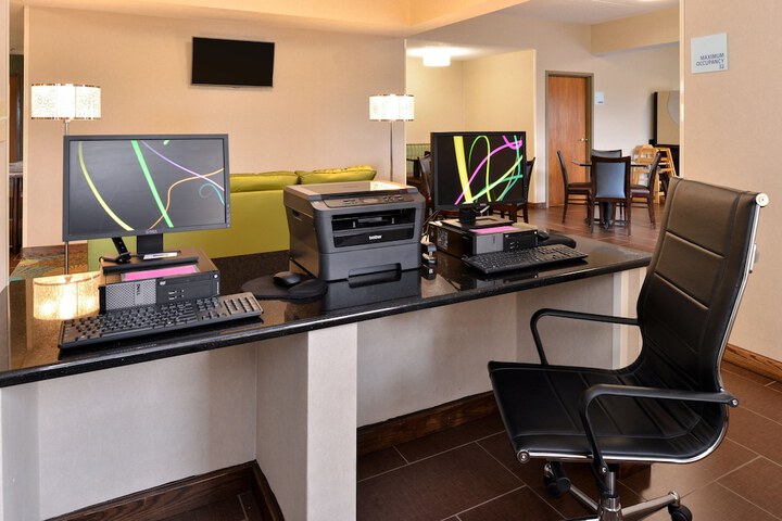 Holiday Inn Express & Suites St. Marys by IHG