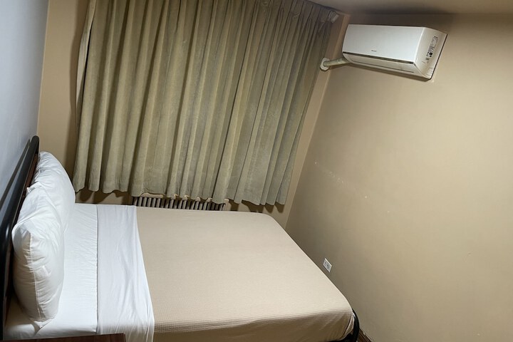 Room 16 of 37