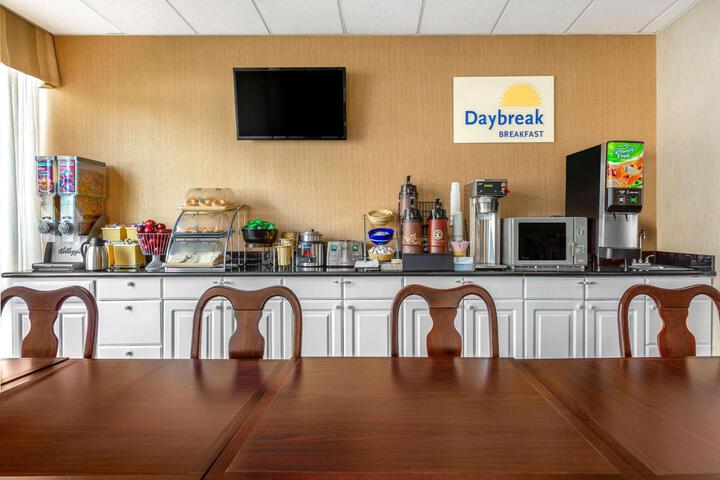 Days Inn by Wyndham College Park