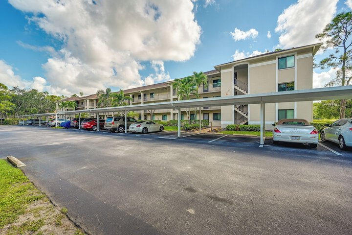 3 Mi to Beaches: Naples Condo w / Pool Access!