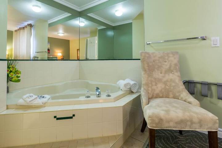 Hot Tub 55 of 60
