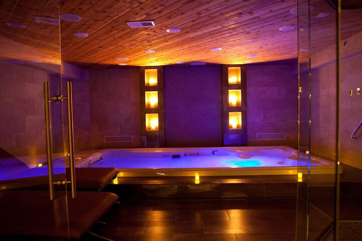 The Champagne Lodge & Luxury Suites