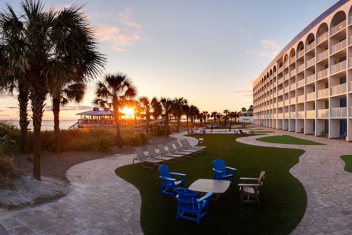 Hotel Exterior 37 of 40