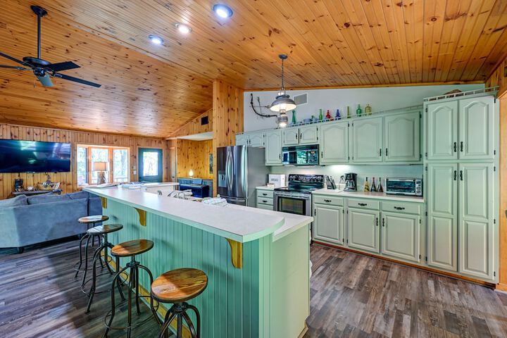 Cullowhee Mountain Retreat w / Deck and Fire Pit!