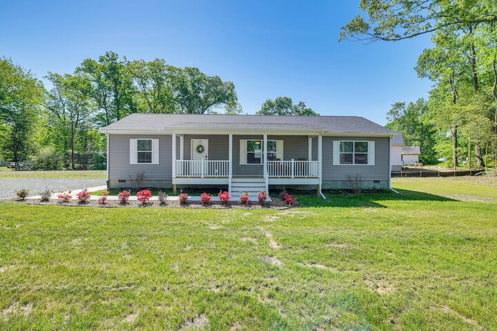 Family-friendly Home w / Deck Near Colonial Beach!
