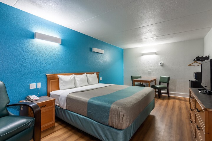 Room 25 of 48