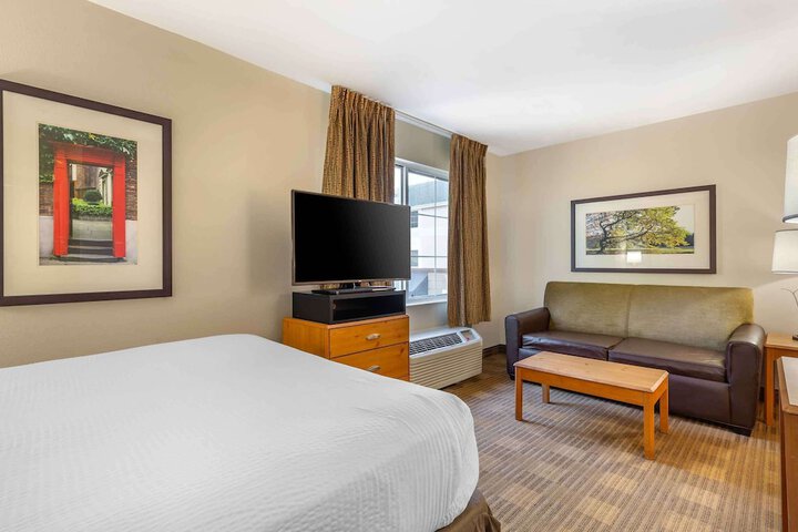 Room 15 of 27