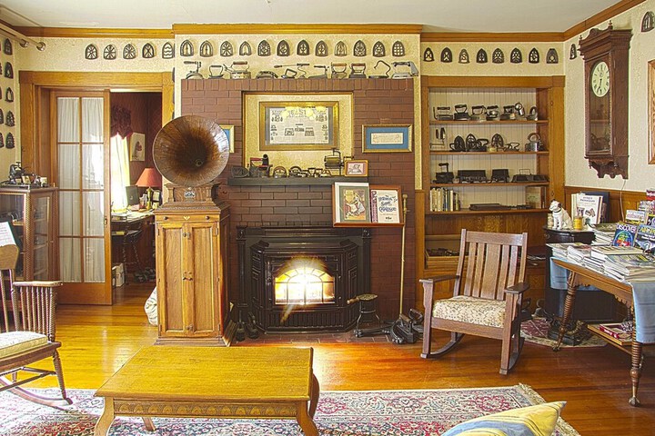 Old Iron Inn Bed and Breakfast