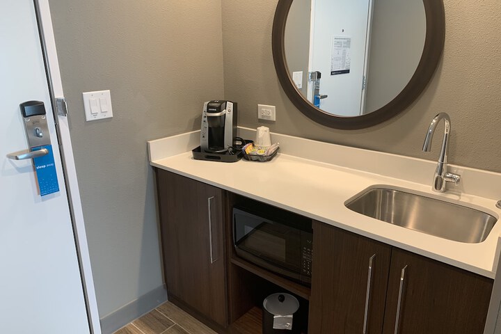 Room 11 of 34