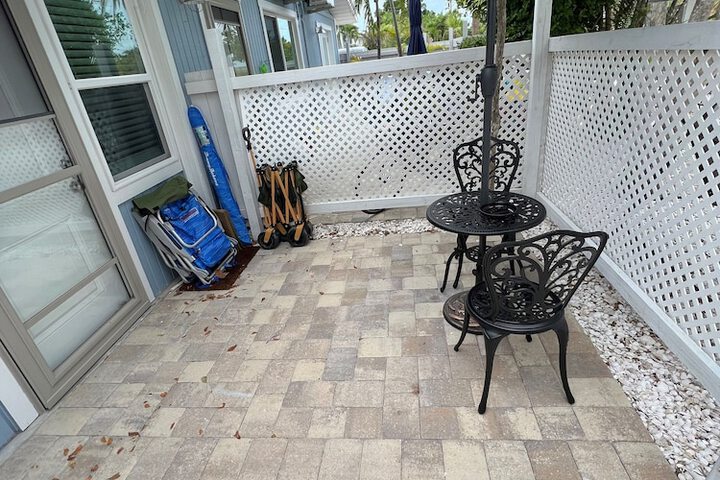 Tarpon Tale Inn