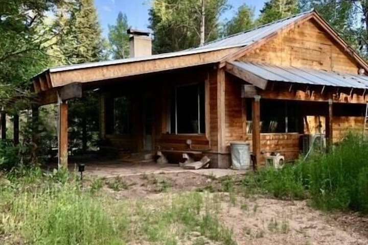 Cozy Cabin Retreat in Midway