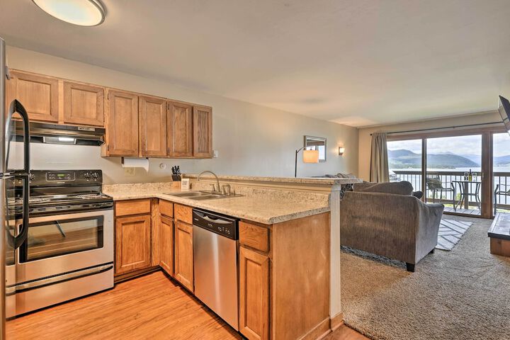Lakefront Dillon Condo w / Pool Access: Near Skiing