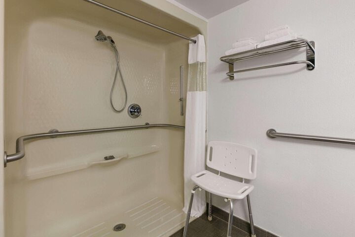 Room 15 of 28