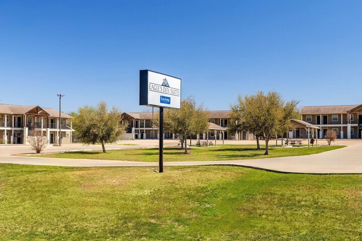 Eagles Den Three Rivers Texas a Travelodge by Wyndham