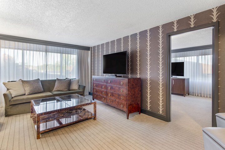 Room 10 of 51